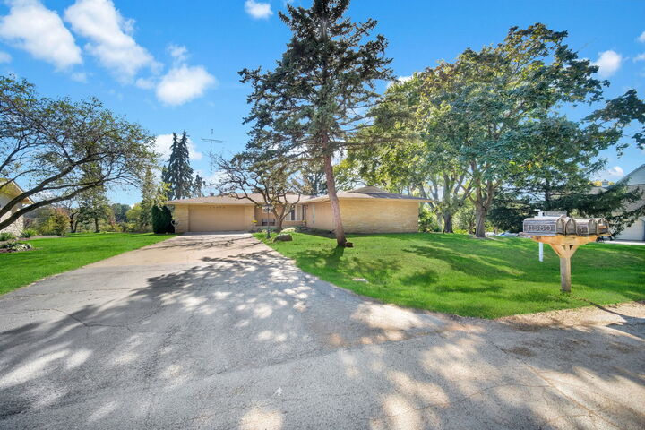 Property Photo:  11375 James Court  IL 60135 