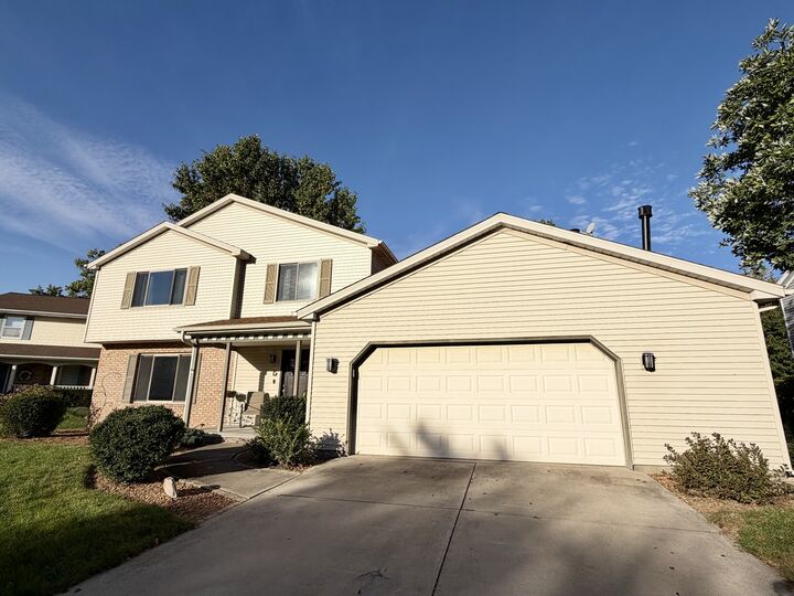 Property Photo:  5 Hidden Lake Court  IL 61704 