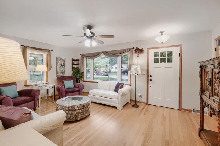 Property Photo:  5 S Grace Street  IL 60542 