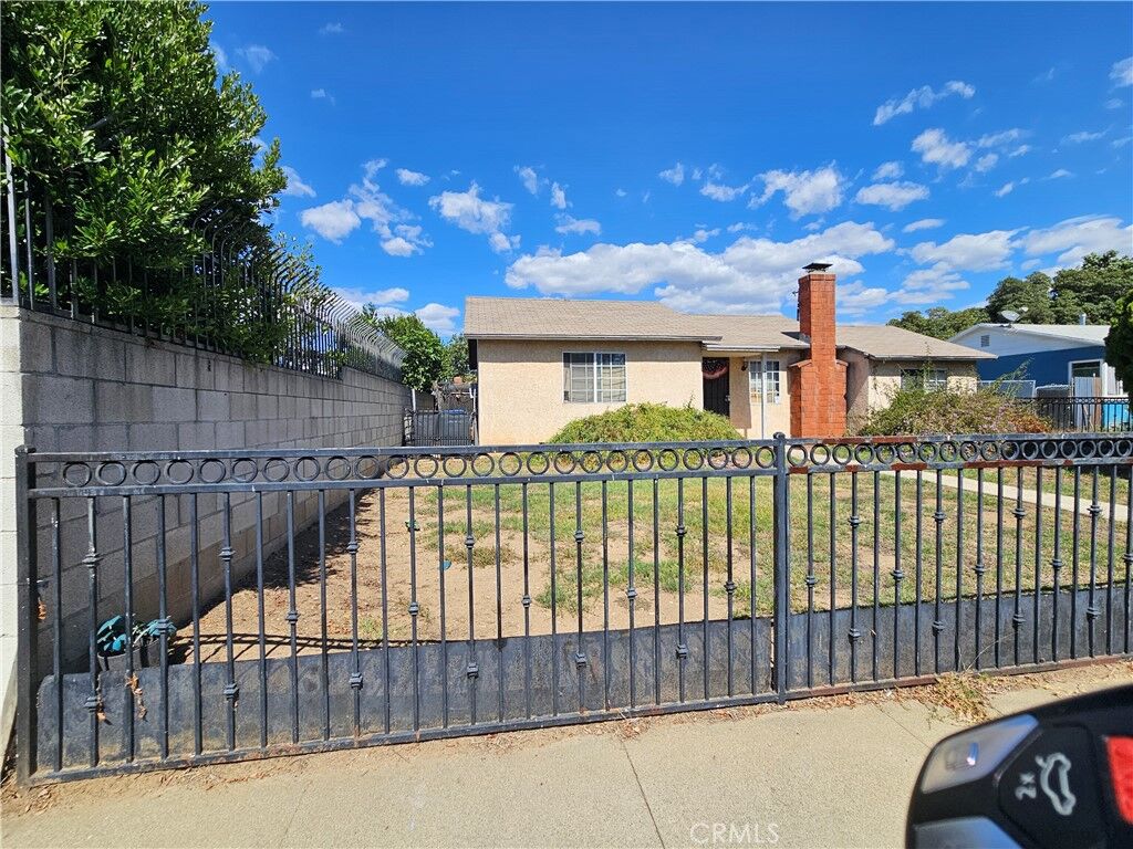 Property Photo:  141 E Magnolia  CA 91767 