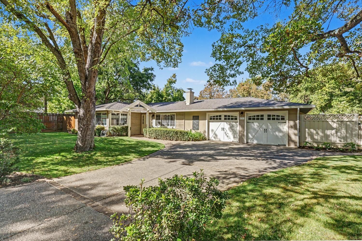 Property Photo: 4725 Moore Way CA 95608