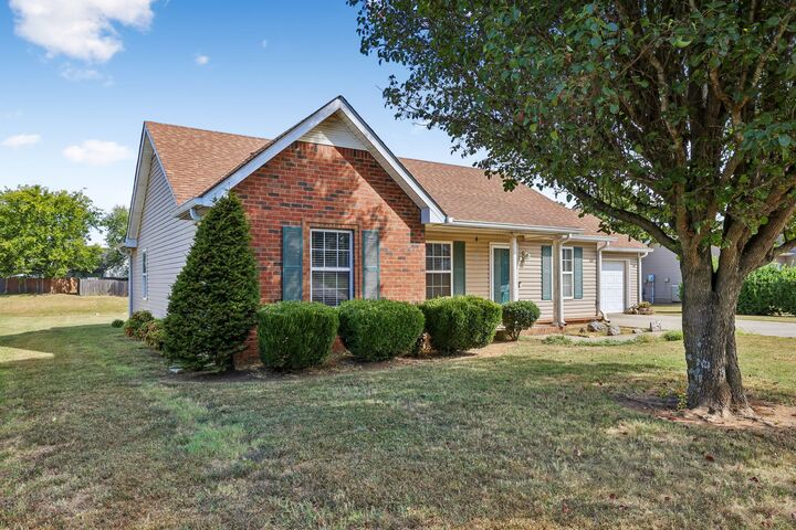 Property Photo: 2914 Holsted Dr TN 37128