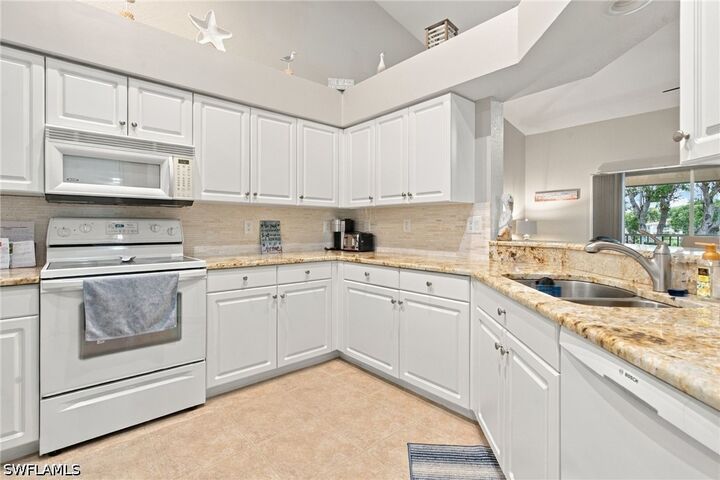 Property Photo: 325 Dover Place 202 FL 34104