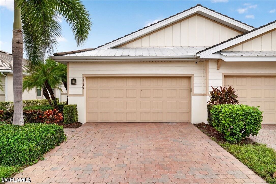 Property Photo:  14939 Edgewater Circle  FL 34114 