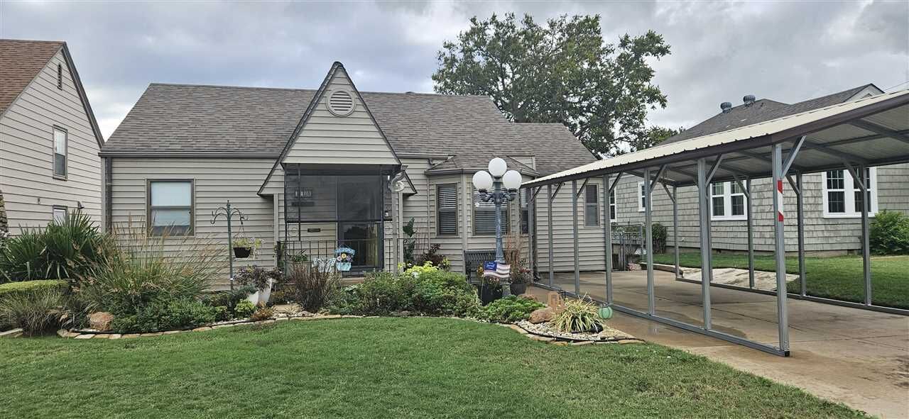 Property Photo:  840 N 3  OK 74601 