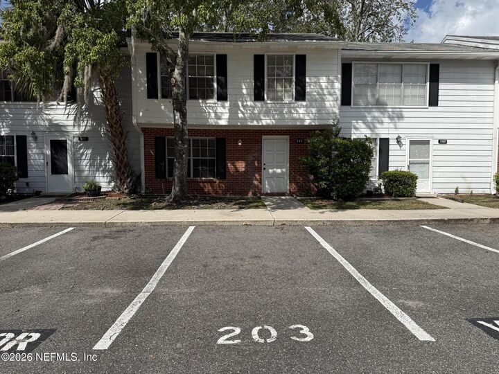 Property Photo:  203 Kettering Court  FL 32073 