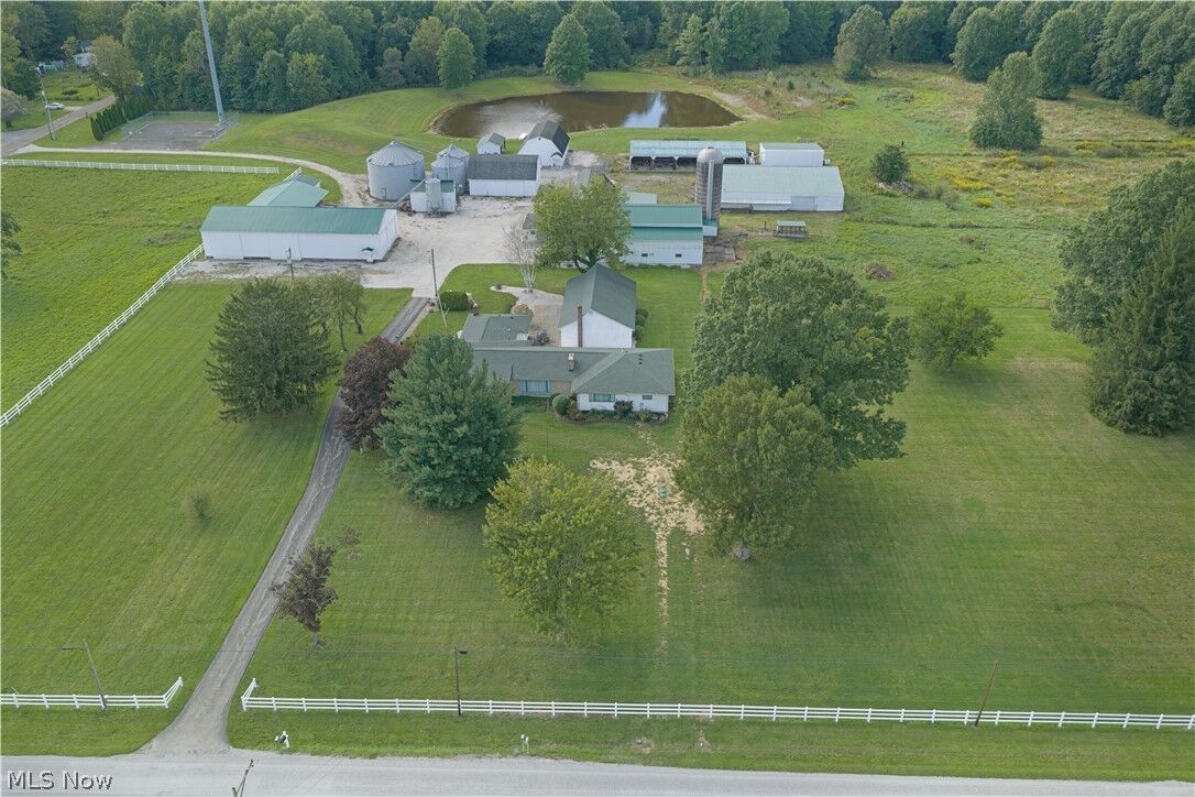 Property Photo: 1325 Braceville Robinson Road OH 44470