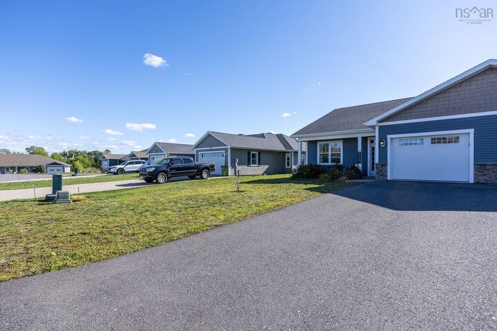 Property Photo: 20 Mackinnnon Court NS B4N 5L7