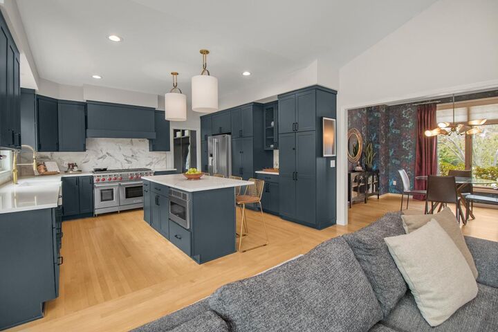 Property Photo: 818 Park Place Drive MN 55118