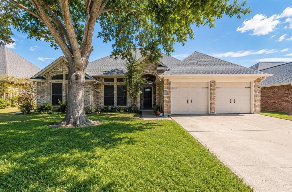 Property Photo: 2207 Nugent Drive TX 76063