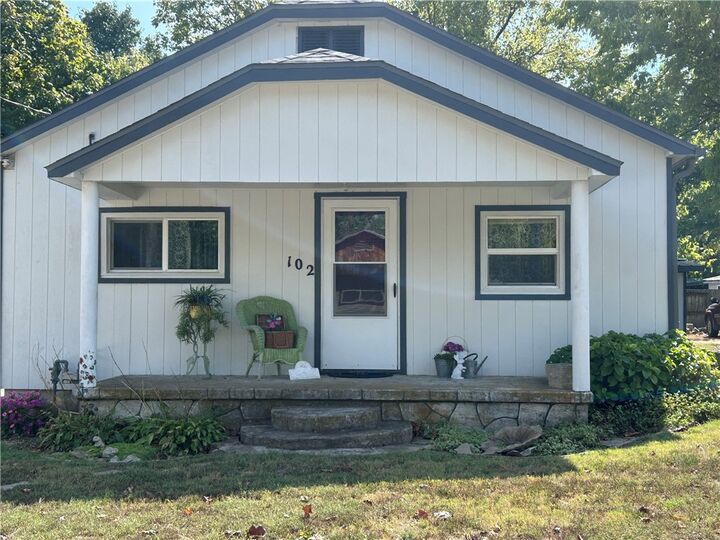 Property Photo:  102 Broadway Street  MO 65647 