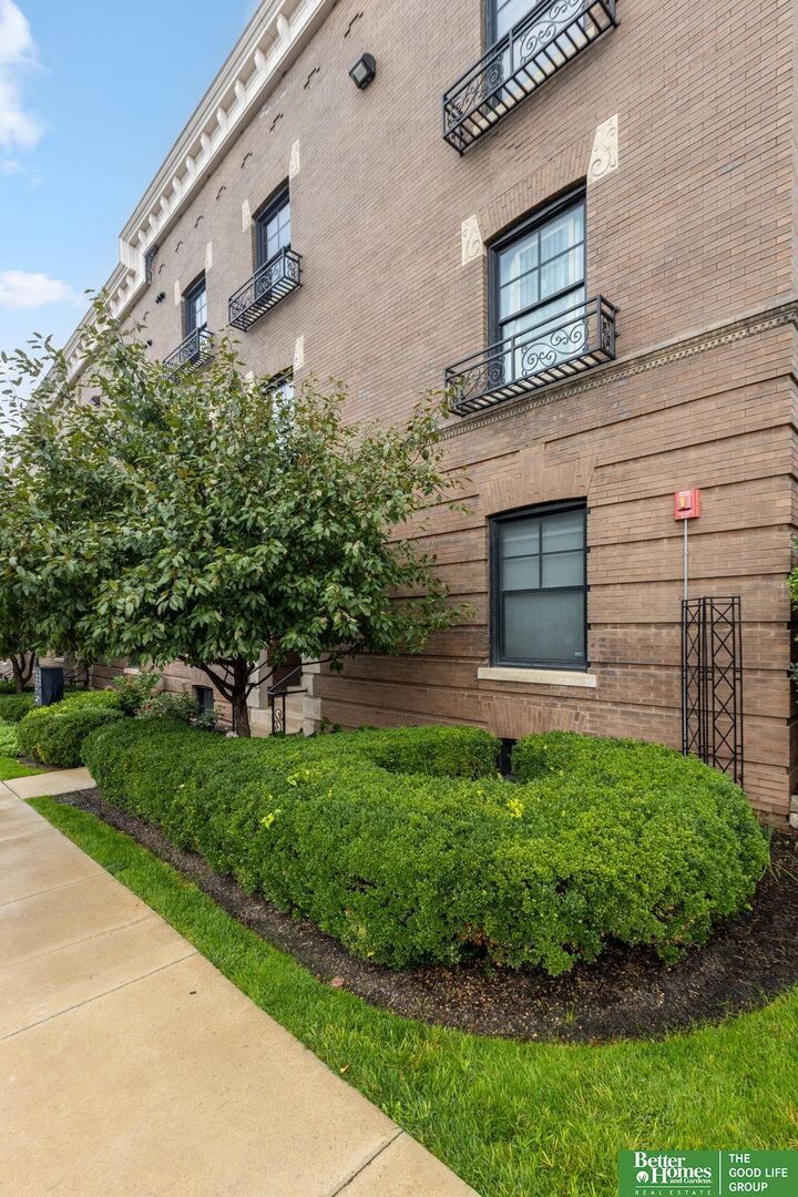 Property Photo:  1117 S 10 Street 16  NE 68108 