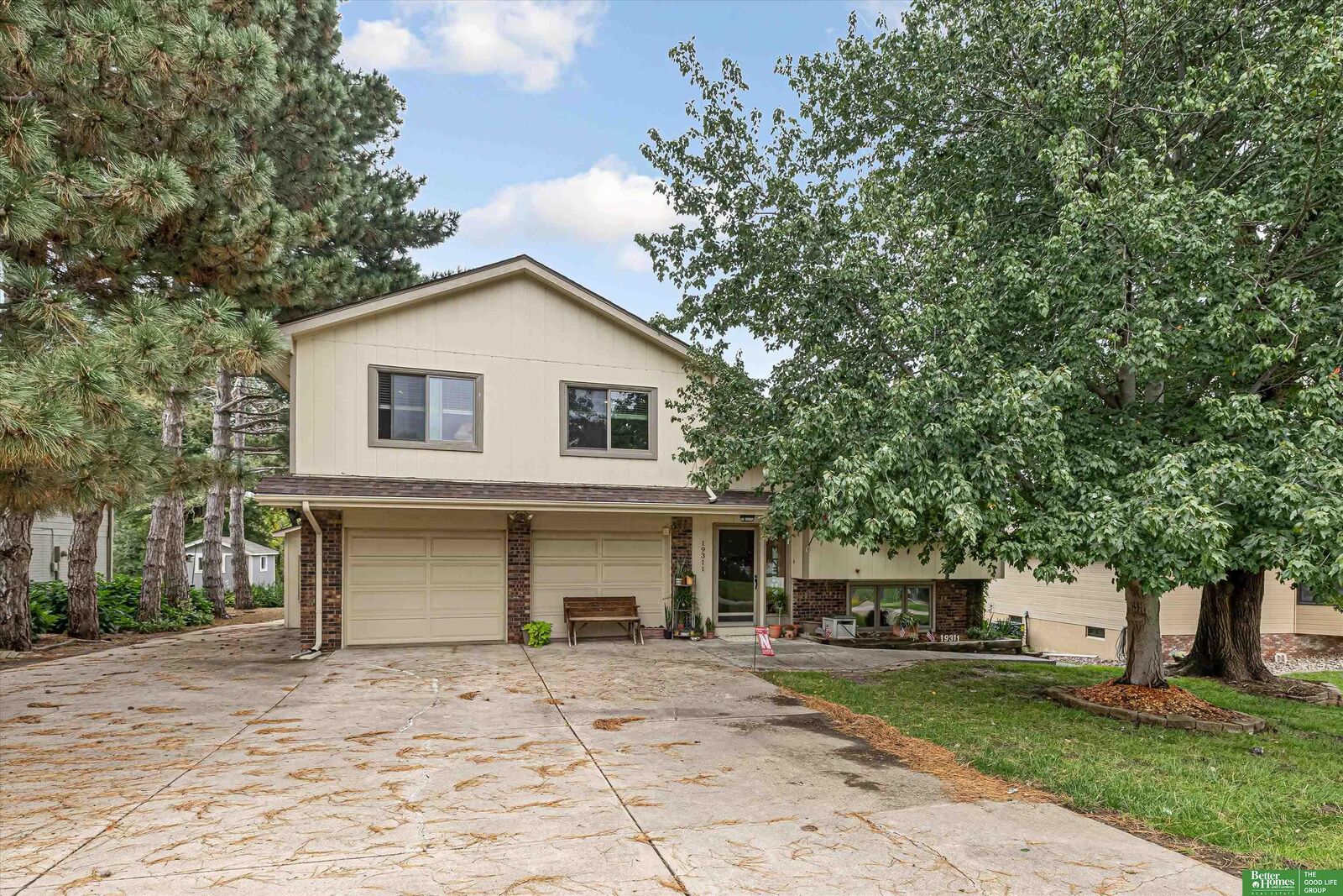 Property Photo: 19311 Spyglass Court NE 68048