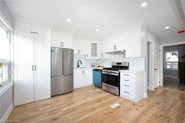 Property Photo:  213 East 28th Street Upper  ON L8V 3H9 