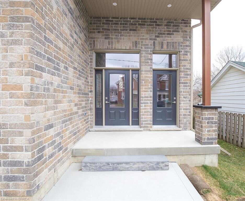 Property Photo: 355 Wellington Street ON N3S 4A7