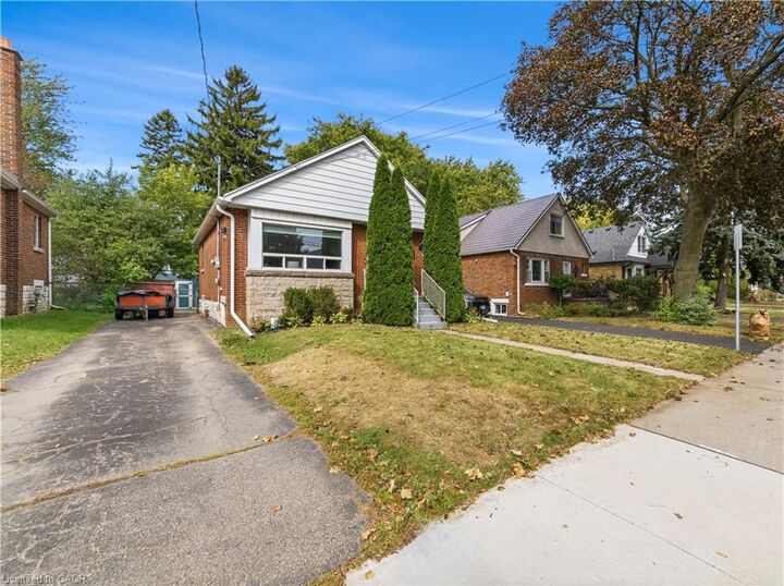 Property Photo:  206 East 19th Street  ON L9A 4S5 
