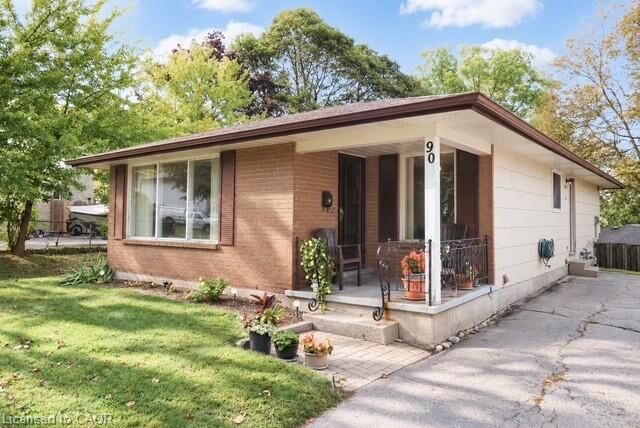 Property Photo:  90 Pepperwood Crescent  ON N2A 2R3 