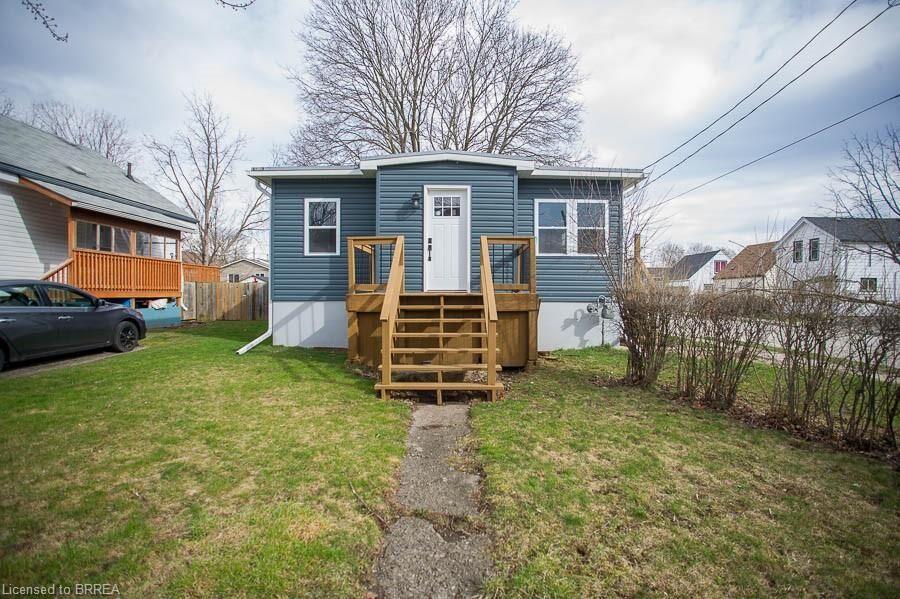 Property Photo:  20 Park Avenue E  ON N3S 2Z2 