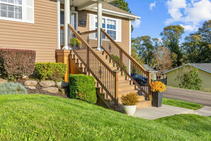 Property Photo:  18 Cedar Avenue  PE C1A 6K4 
