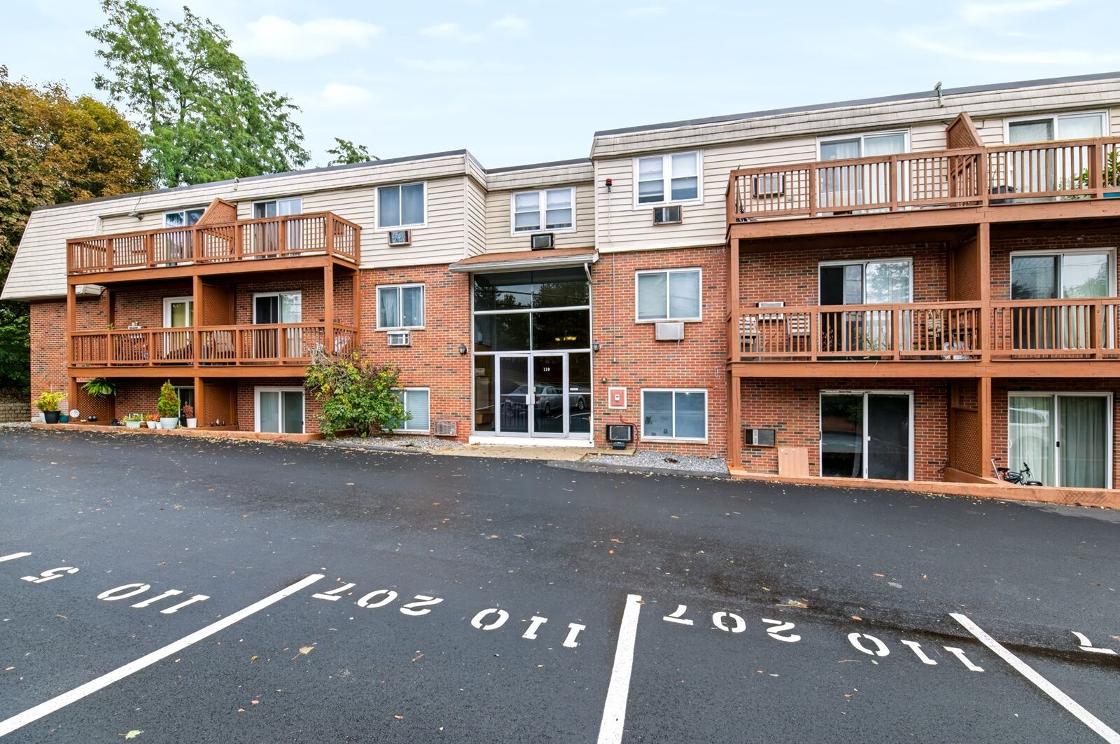 Property Photo:  110 Boston Post Rd E 5  MA 01752 
