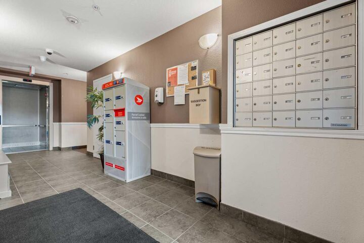 Property Photo:  174 N Railway Street 401  AB T1S 0E2 