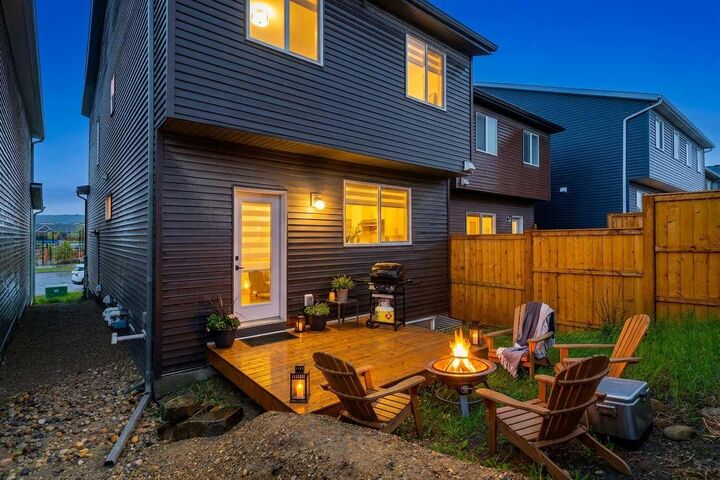 Property Photo:  184 Rowmont Boulevard NW  AB T3L 0H3 