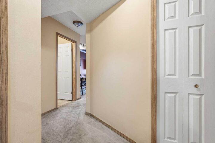 Property Photo:  58 Country Hills Villas NW  AB T3K 4S8 