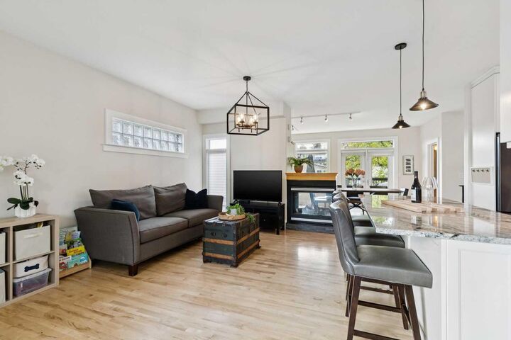 Property Photo:  1917 27 Avenue SW  AB T2T 1H4 