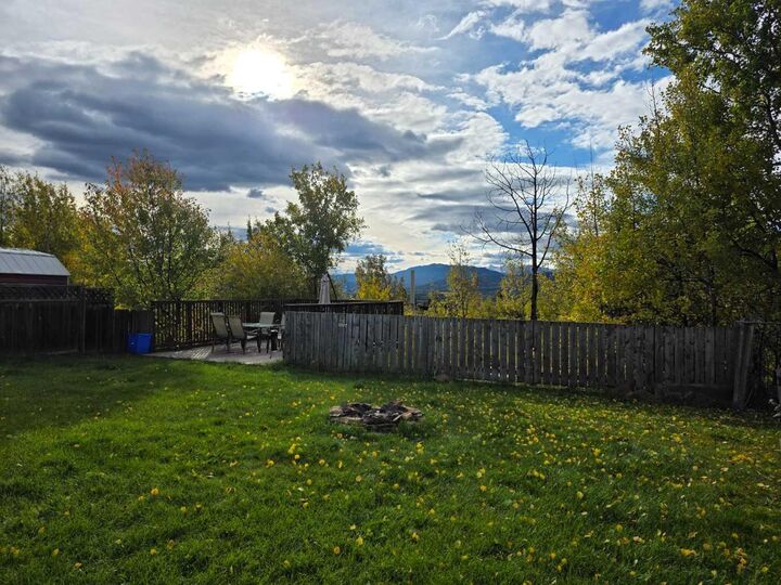 Property Photo:  10305 98 Avenue  AB T0E 0Y0 