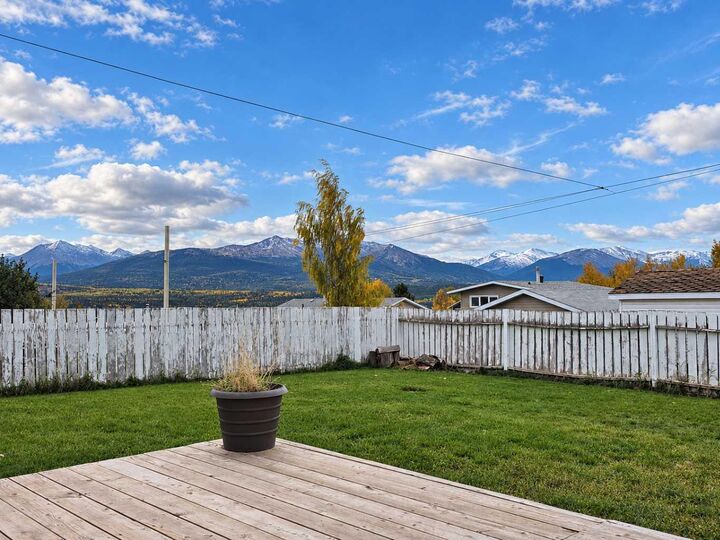 Property Photo:  9826 101 Street  AB T0E 0Y0 