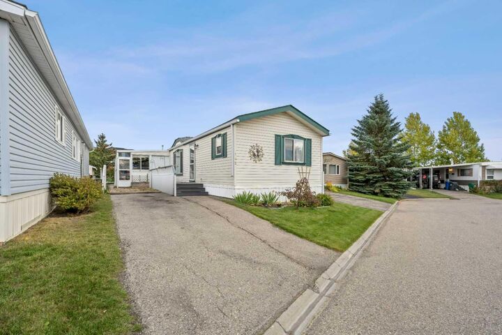 Property Photo:  99 Arbour Lake Road 142  AB T3G 4E4 
