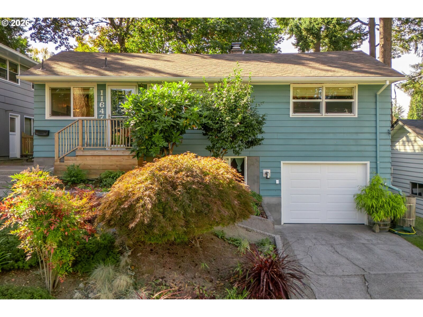 Property Photo: 11647 SE 35th Ave OR 97222