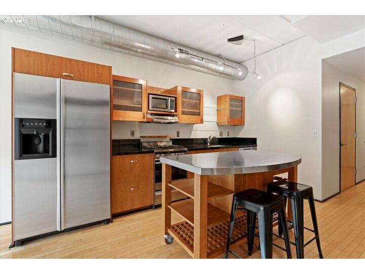 Property Photo: 333 NW 9th Ave 609 OR 97209