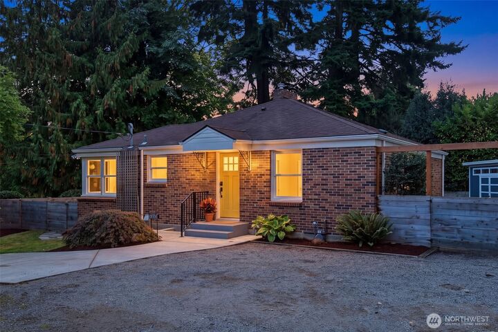 Property Photo: 10735 Densmore Avenue N WA 98133