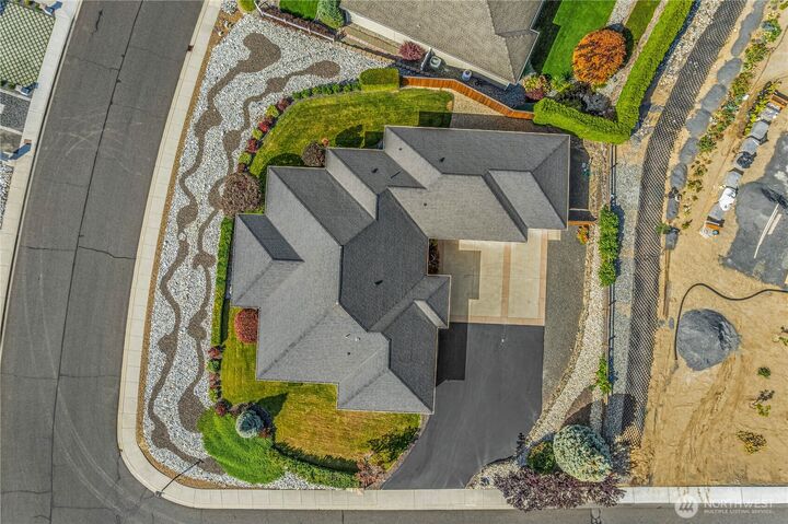 Property Photo: 855 Briarwood Terrace WA 98802