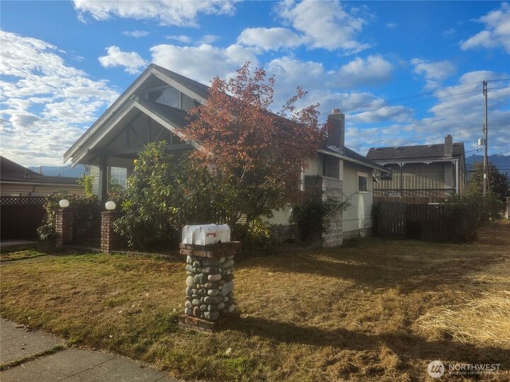 Property Photo:  126 -126 1/2 W 2nd Street  WA 98362 