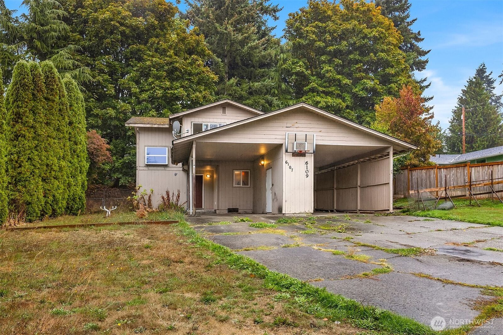 Property Photo: 6107 Kenwood Drive WA 98203