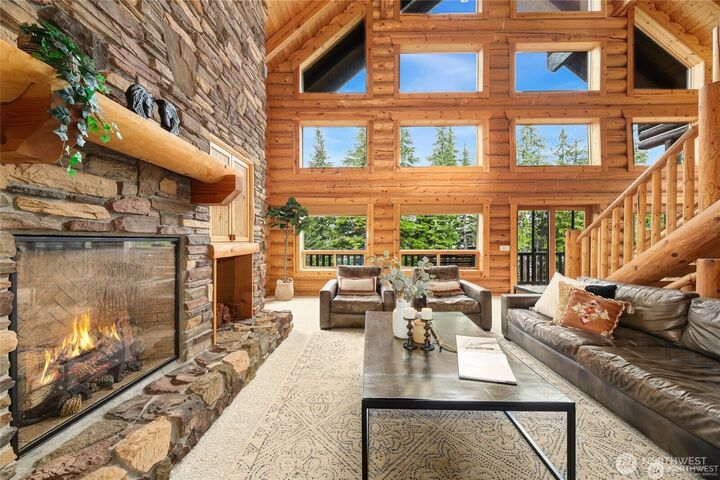Property Photo:  10  Summit Way  WA 98068 
