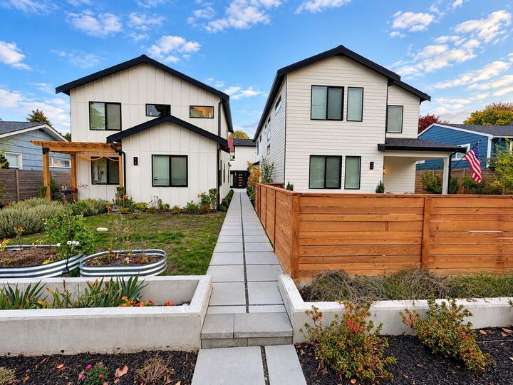 Property Photo:  8126  17th Avenue SW B  WA 98106 
