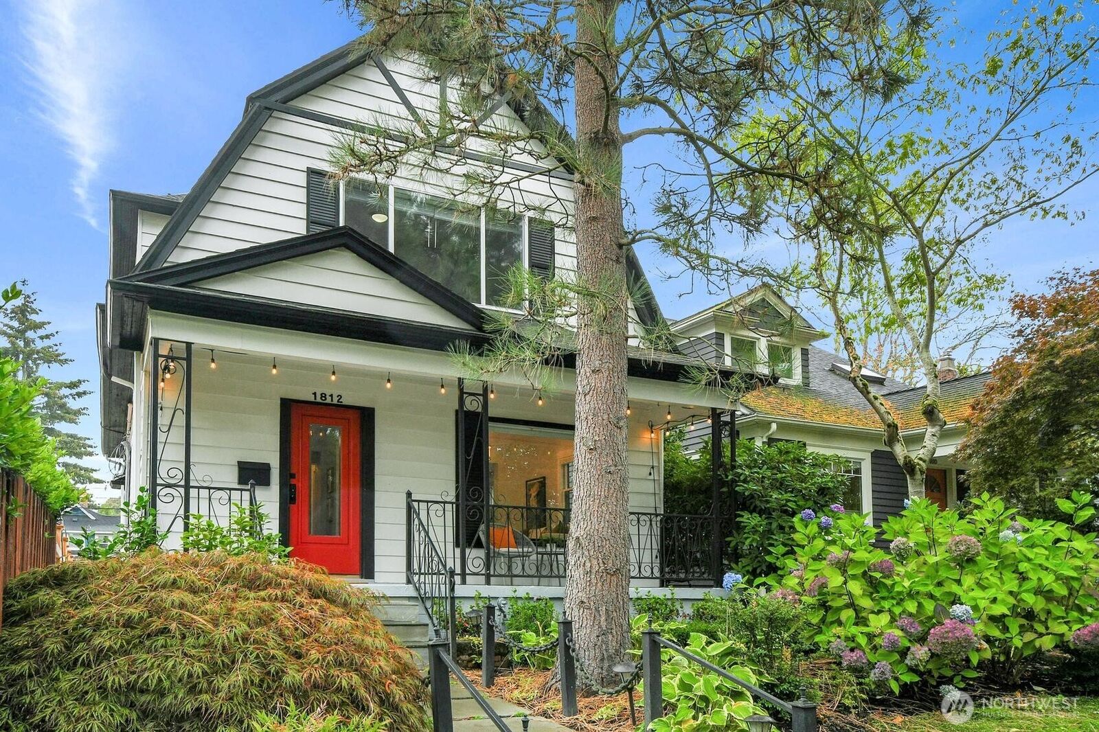Property Photo:  1812  6th Avenue W  WA 98119 
