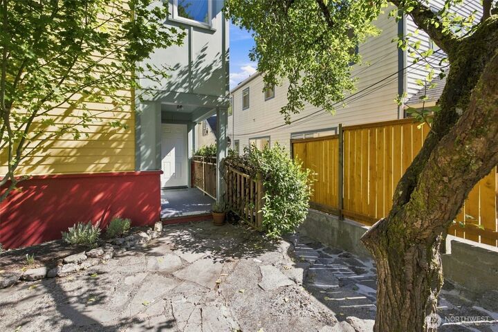 Property Photo: 6527 21st Avenue NE 3 WA 98115