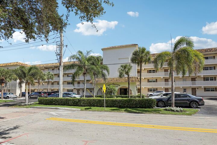 Property Photo:  200 E Royal Palm Road 3040  FL 33432 