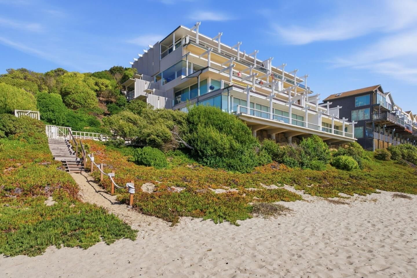 Property Photo:  300 Oceanview Drive 302  CA 95076 