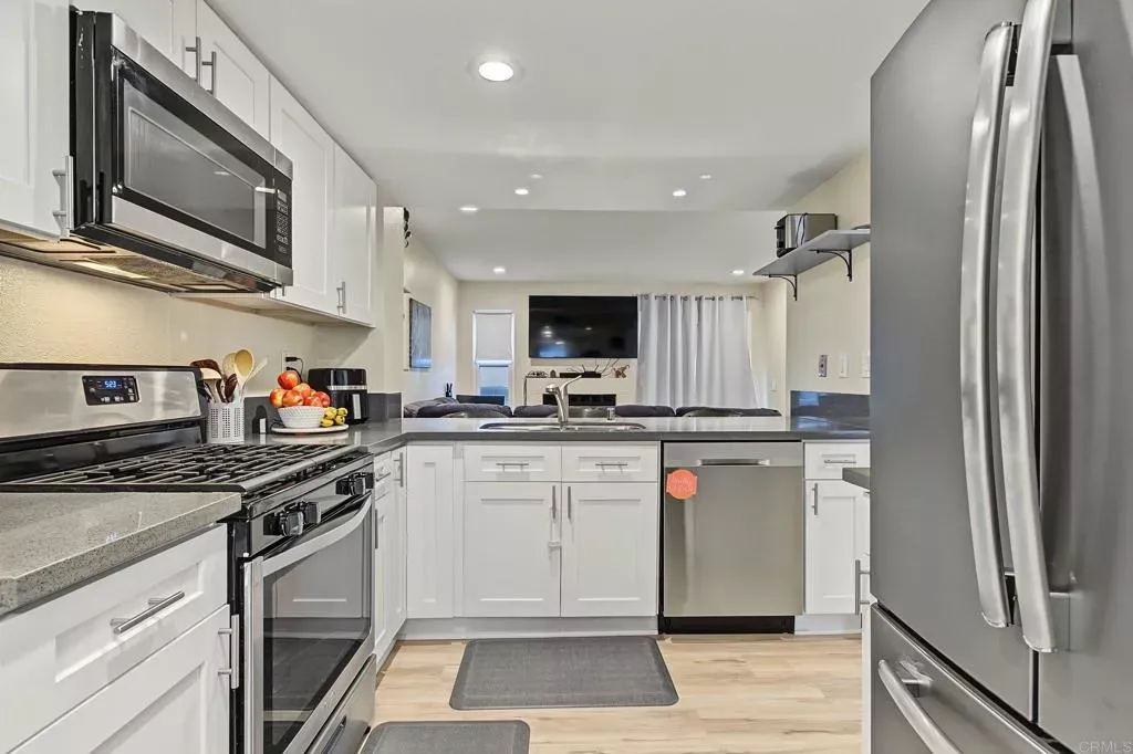 Property Photo:  2039 Manzana Way  CA 92139 