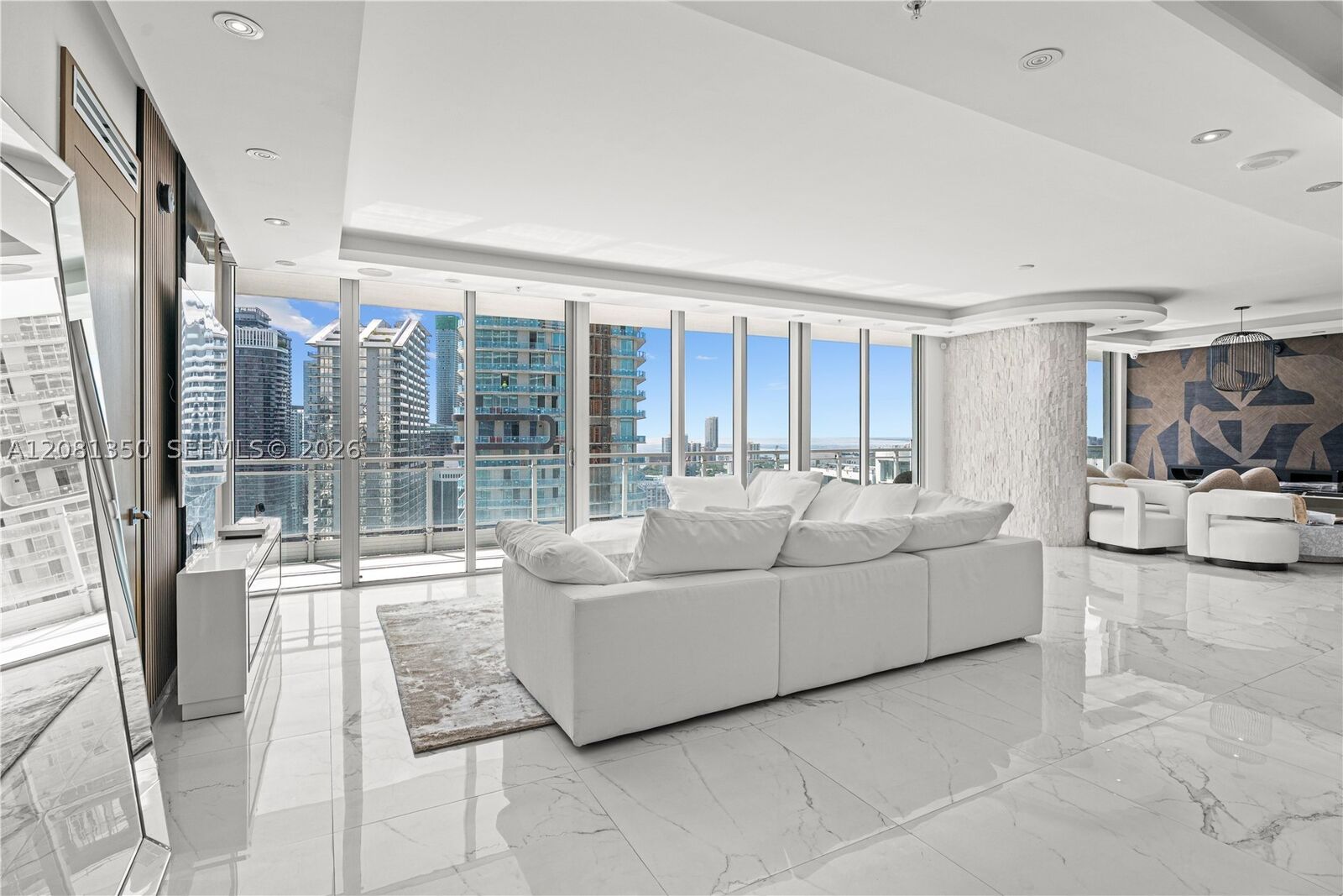 Property Photo: 92 SW 3rd St 4003-04 FL 33130