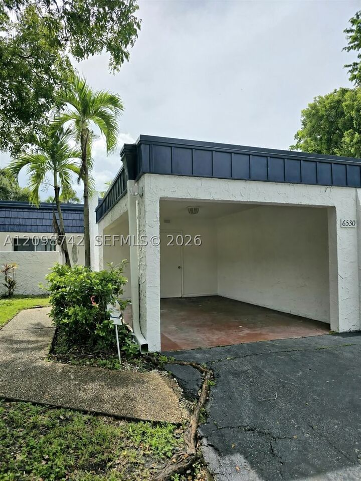 Property Photo:  6530 NW 98th Ter B25  FL 33321 