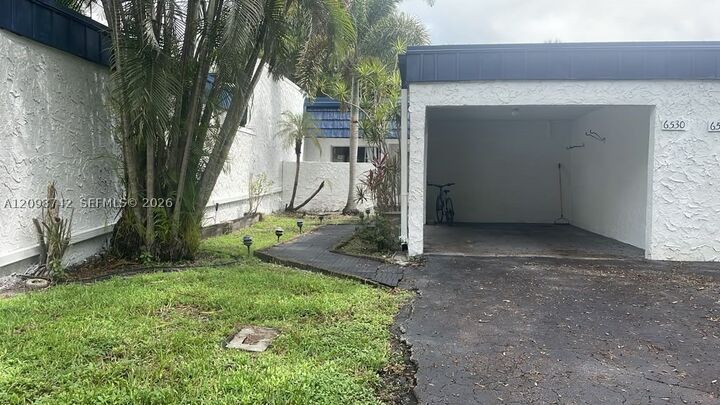 Property Photo:  6530 NW 98th Ter B25  FL 33321 