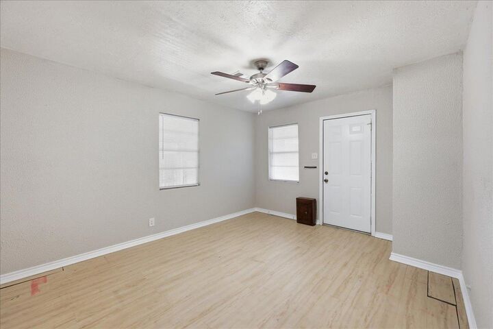 Property Photo: 1611 Avenue C TX 77627