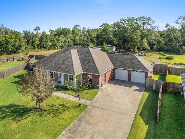 Property Photo:  858 Ginny  LA 70663 