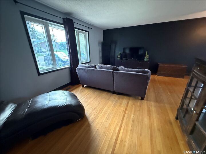 Property Photo:  830 20th Street W  SK S6V 4H6 